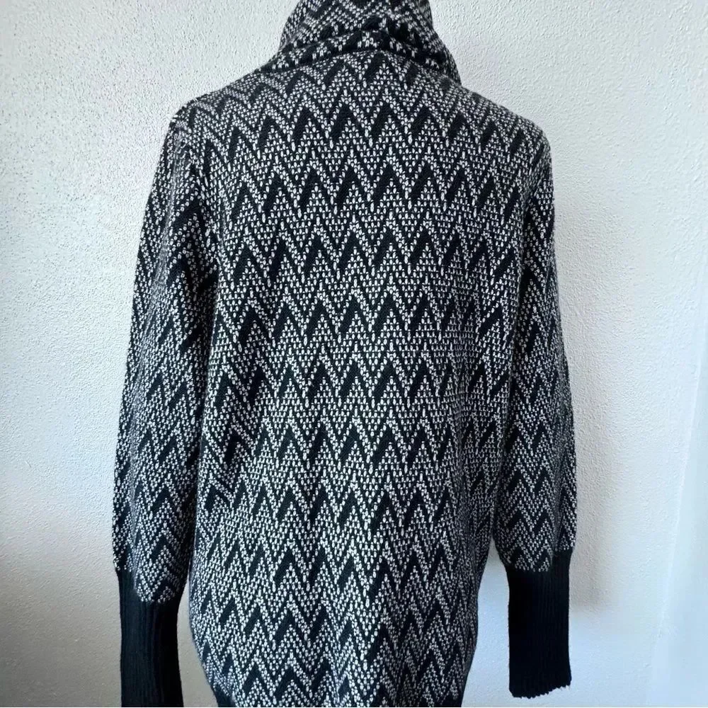 Ellen Tracy Turtleneck Sweater Black White Chevron SZ XL